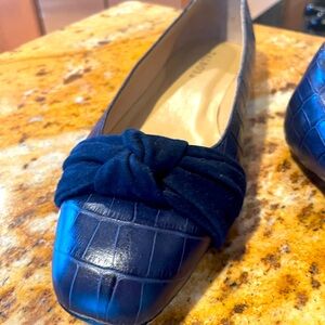 Talbots navy leather flats with velvet knot